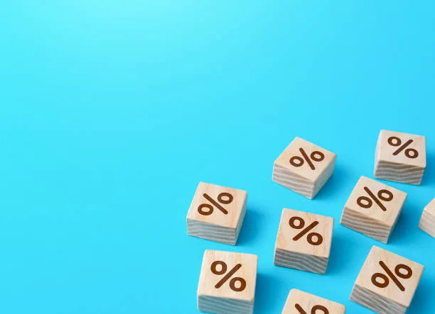 Dollar Eyes 105.50 as Geopolitical Tensions and Central Bank Policies Collide